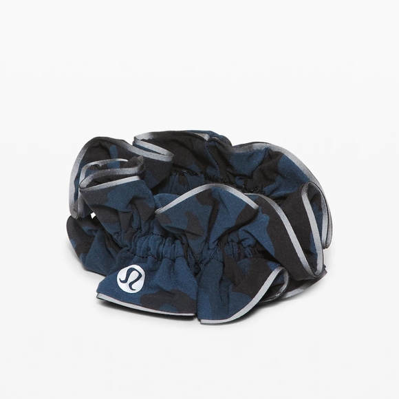 NEW Lululemon Travel Easy Kit & Two Scrunchies - Picture 7 of 11